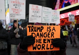 New York Times: Μπορούν οι ΗΠΑ να «διοικήσουν» νόμιμα τη Βενεζουέλα μετά τη σύλληψη του Μαδούρο;