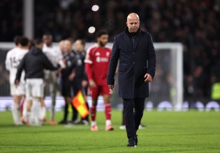 Το ερώτημα που «καίει» την Πρέμιερ Λιγκ – Θα διώξει η Λίβερπουλ τον Σλοτ;