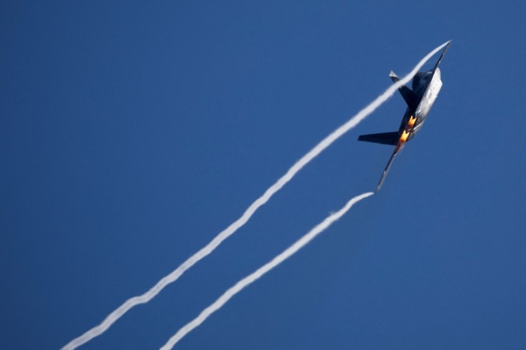 ΗΠΑ: Δύο στους τρεις Αμερικανούς αποδοκιμάζουν την επέμβαση στη Βενεζουέλα, αλλά η δημοτικότητα του Τραμπ εκτοξεύτηκε