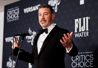 Ο Τζίμι Κίμελ ευχαριστεί τον Ντόναλντ Τραμπ «για όλα τα γελοία πράγματα που κάνει κάθε μέρα»