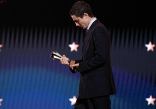 Το Marty Supreme «χάρισε» στον Τιμοτέ Σαλαμέ το πρώτο του μεγάλο βραβείο – Η αφιέρωση και το φιλί στην Κάιλι Τζένερ