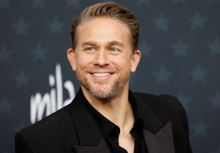 O Τσάρλι Хάναμ τα «άκουσε» από τη σύντροφό του – Μιλούσε σαν serial killer ακόμη και στο πρωϊνό