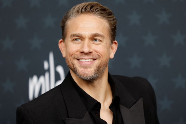 O Τσάρλι Хάναμ τα «άκουσε» από τη σύντροφό του – Μιλούσε σαν serial killer ακόμη και στο πρωϊνό