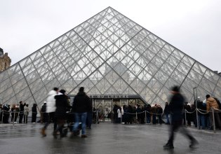 Λούβρο: Νέα πλάνα από το «κόλπο του αιώνα» αποκαλύπτουν πώς έγινε η ληστεία