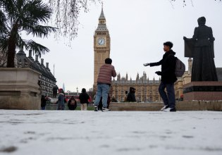 Η κακοκαιρία σαρώνει την Ευρώπη: Χιόνια, παγετός και χάος στις μετακινήσεις