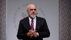 «Έκανα χιούμορ» λέει ο Ράμα για τις δηλώσεις του για τους Έλληνες και τους «απόγονους του Πλάτωνα»