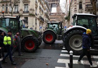 Τρακτέρ στην Αψίδα του Θριάμβου – Γάλλοι αγρότες διαμαρτύρονται στο Παρίσι