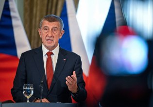 Γροιλανδία: Ο Τσέχος πρωθυπουργός αγόρασε υδρόγειο για να δει πού βρίσκεται – Viral για αρνητικούς λόγους