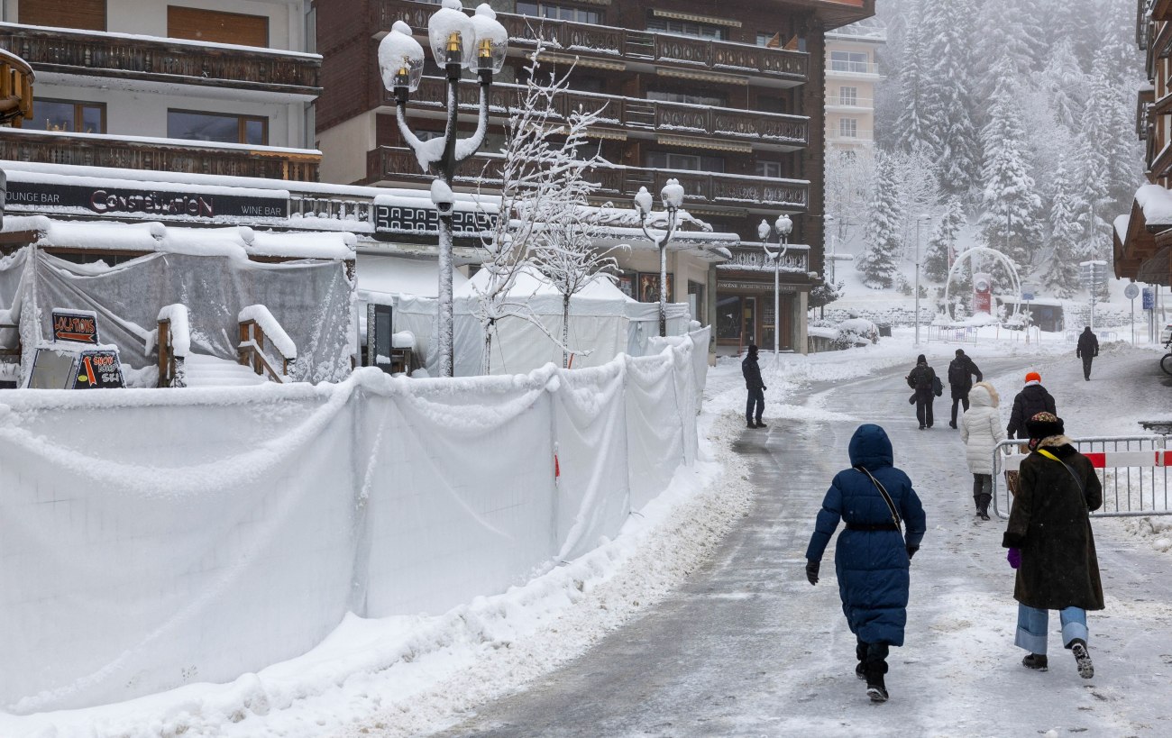 Ελβετία: Μήνυση κατά του Charlie Hebdo –Σκίτσο σατιρίζει την τραγωδία του Κραν Μοντανά