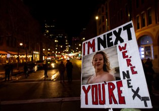 Μινεάπολη: «Είχαμε σφυρίχτρες, είχαν όπλα» – Η συγκλονιστική επιστολή της συζύγου της δολοφονημένης από την ICE, Ρενέ Γκουντ