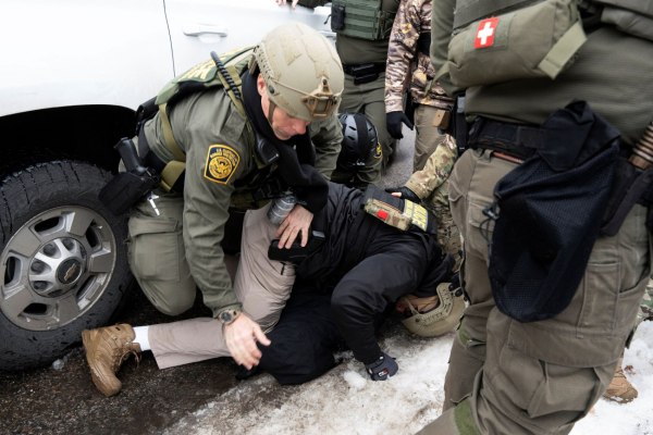 ΗΠΑ: 29 συλλήψεις σε διαδήλωση στη Μινεάπολη για την δολοφονία της Ρενέ Γκουντ