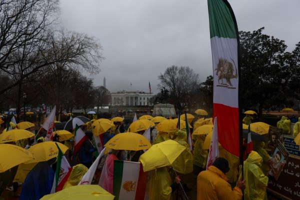 Έτοιμες να «βοηθήσουν» οι ΗΠΑ – Αμερικανική παρέμβαση στο Ιράν προαναγγέλλει ο Τραμπ