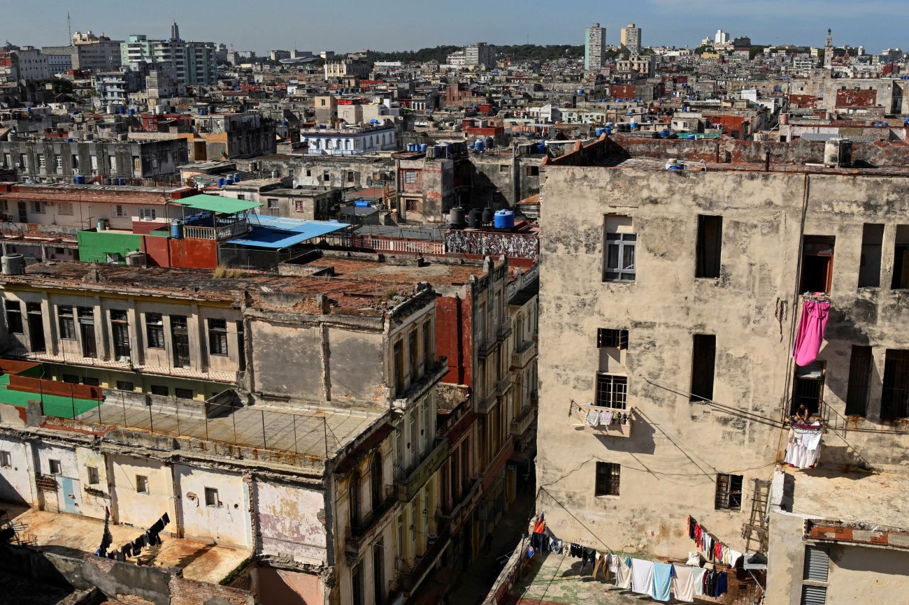 Οι ΗΠΑ στέλνουν ανθρωπιστική βοήθεια στην Κούβα με είδη πρώτης ανάγκης και απειλές