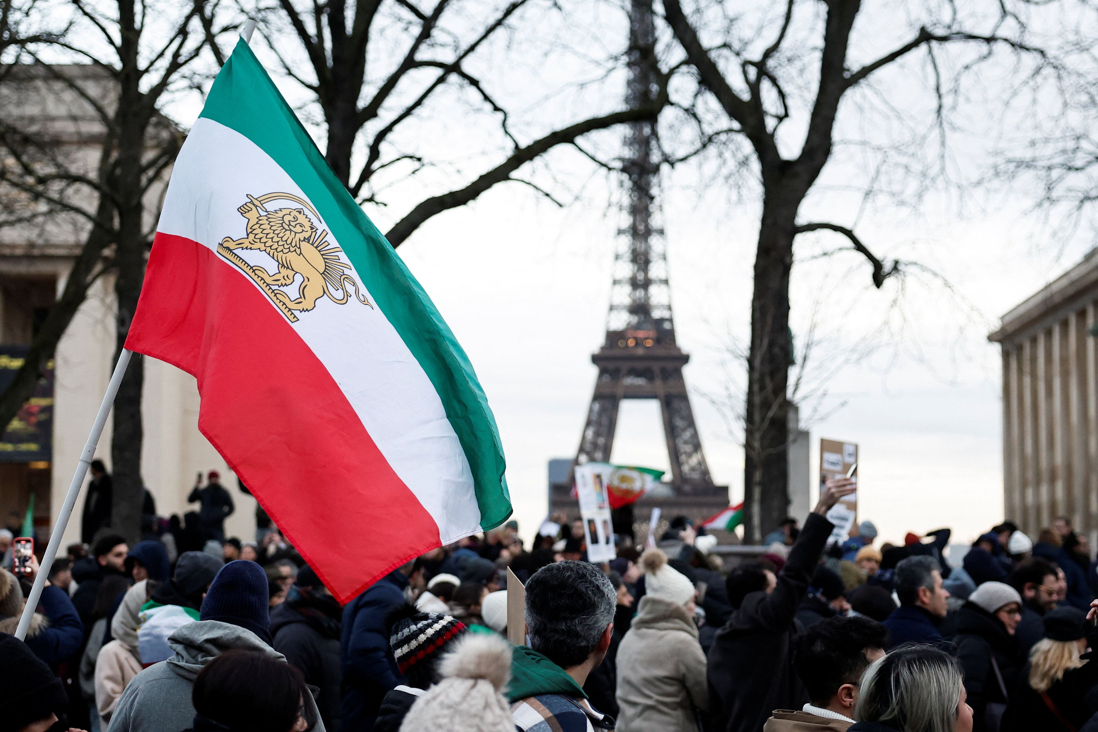 Ιράν: Συγκεντρώσεις αλληλεγγύης και στήριξης στους Ιρανούς – Πορείες σε Ευρώπη και Καναδά