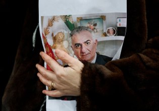 Ο απεσταλμένος του Τραμπ συναντήθηκε κρυφά με τον εξόριστο πρίγκιπα του Ιράν, Ρεζά Παχλάβι