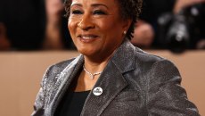 Χρυσές Σφαίρες: Οι αντι-ICE καρφίτσες στη μνήμη της Ρενέ Γκουντ «περπάτησαν» στο κόκκινο χαλί – Ποιοι τις φόρεσαν