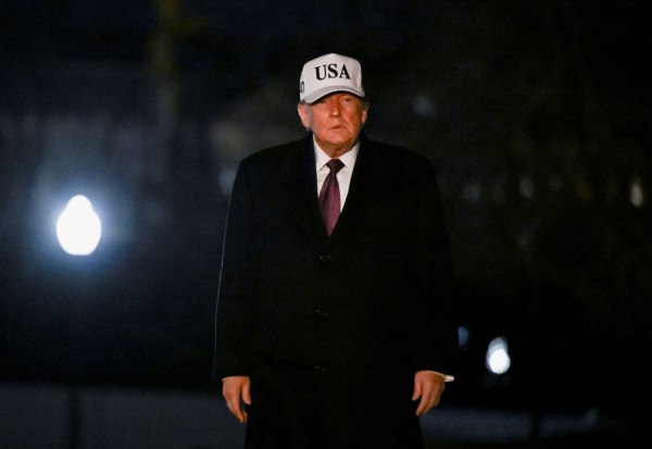 «Η βοήθεια είναι στο δρόμο» – Ο Τραμπ καλεί τους Ιρανούς να συνεχίσουν τις διαδηλώσεις