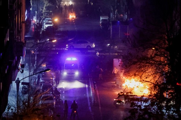 Ιράν: «Θανατηφόρο χτύπημα» στην ηγεσία του Ιράν ζητά σύμμαχος του Τραμπ – Εκτιμήσεις για πολλές χιλιάδες νεκρούς