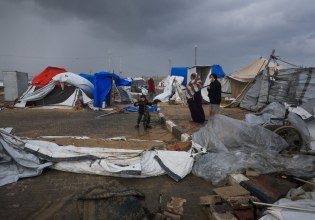 Βρέφος 27 ημερών πέθανε στη Γάζα από το δριμύ ψύχος