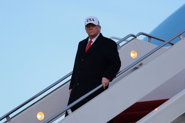 Ιράν: Θα χτυπήσει ο Τραμπ την Τεχεράνη; – Τα ερωτήματα που πρέπει να απαντήσει πριν πάρει απόφαση