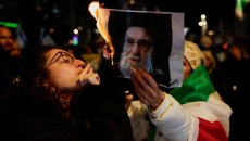 Ποια είναι η γυναίκα που με ένα τσιγάρο αμφισβήτησε τη θεοκρατία στο Ιράν