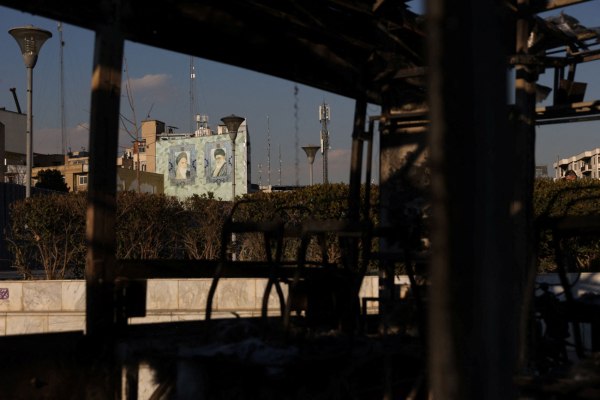Σε εκτελέσεις διαδηλωτών καλεί Ανώτερος κληρικός στο Ιράν – «Είναι υπηρέτες των ΗΠΑ»