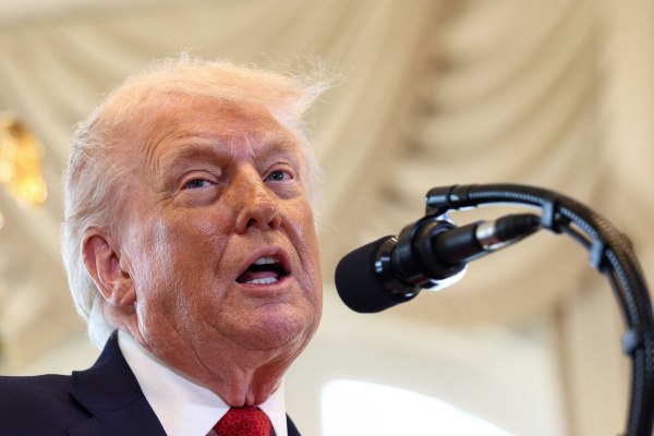 Τραμπ: «Η Ευρώπη να ασχοληθεί με την Ουκρανία – Όχι τη Γροιλανδία» – Δεν αποκλείει στρατιωτική δράση