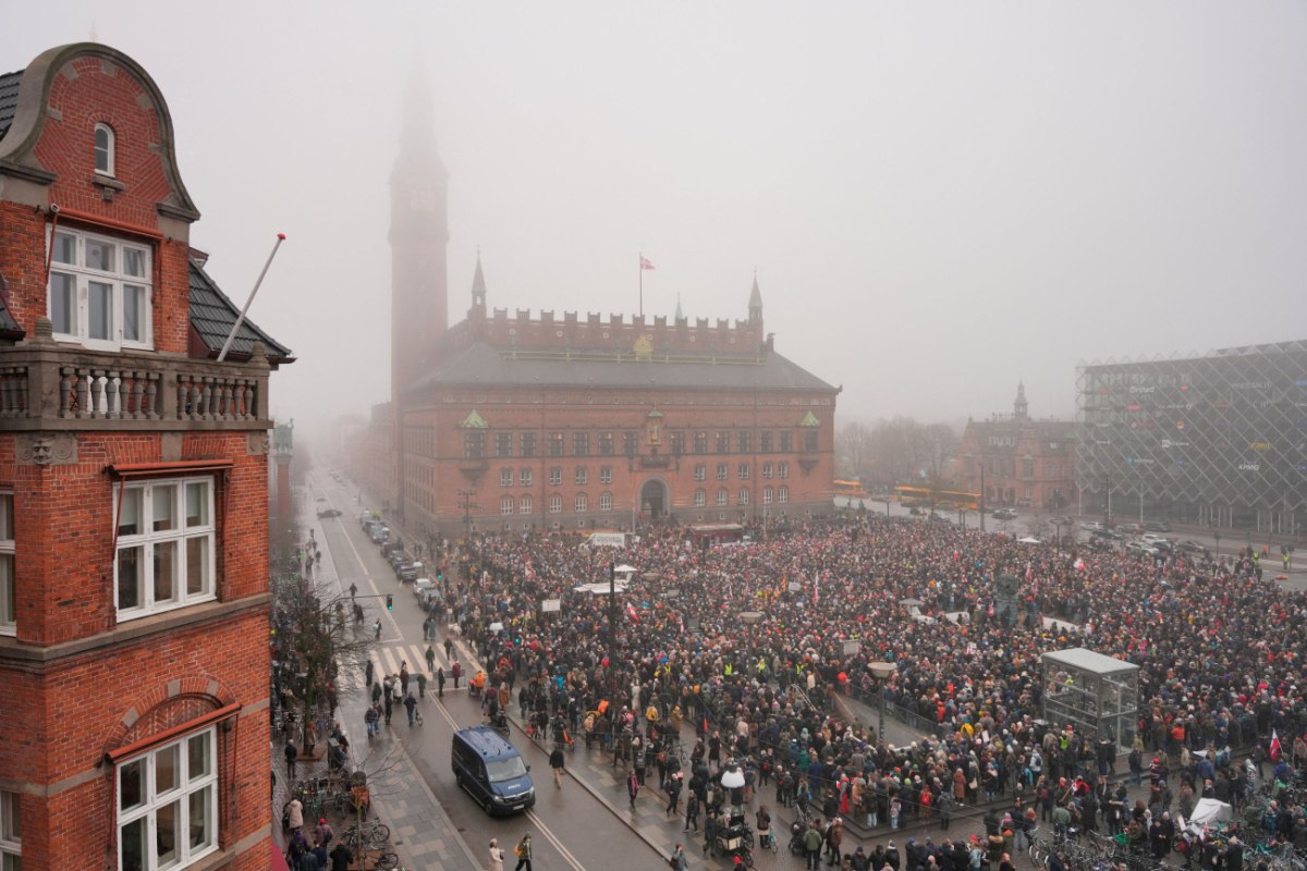 Μαζικές αντι-Τραμπ διαδηλώσεις σε Γροιλανδία και Δανία – «Κάτω τα χεριά σου»