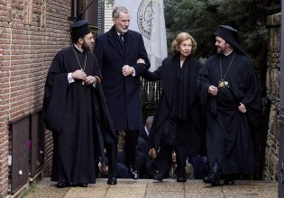 Σύσσωμη η ισπανική βασιλική οικογένεια αποχαιρέτησε στη Μαδρίτη την πριγκίπισσα Ειρήνη