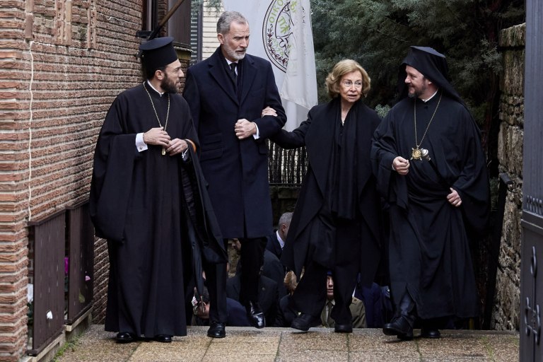 Η ισπανική βασιλική οικογένεια αποχαιρετά την πριγκίπισσα Ειρήνη στη Μαδρίτη