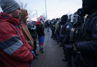 «Νόμος περί Εξέγερσης» – Το Πεντάγωνο προετοιμάζει 1.500 στρατιώτες για αποστολή στη Μινεσότα