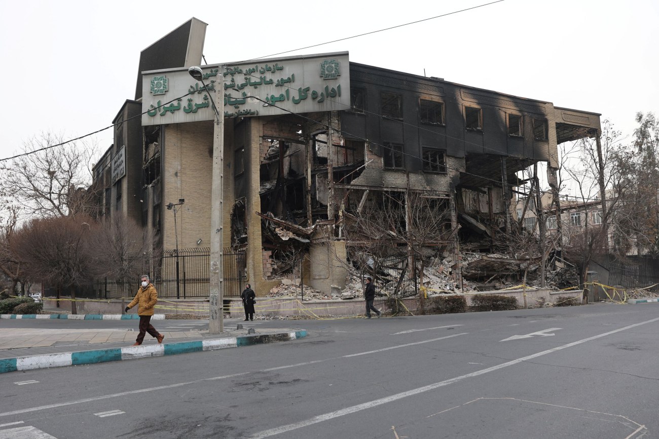 Ιράν: Ο αρχηγός της αστυνομίας καλεί τους διαδηλωτές «να παραδοθούν» για να αντιμετωπιστούν με «επιείκεια»