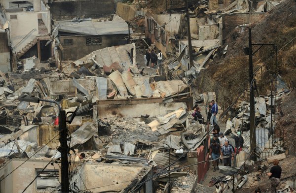 Κρίσιμη η κατάσταση στη Χιλή από τις φονικές πυρκαγιές – Πολλοί νεκροί, δάση και ολόκληρες πόλεις έγιναν στάχτη