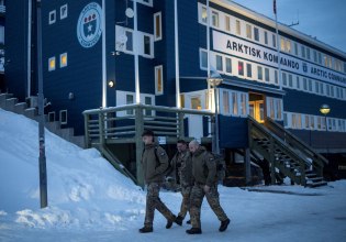 Γροιλανδία: Δόθηκαν στους κατοίκους «οδηγίες αντιμετώπισης κρίσης», ενώ ο Τραμπ λέει ότι το νησί είναι των ΗΠΑ
