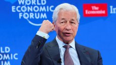 Η AI πρέπει να επιβραδυνθεί για να «σωθεί η κοινωνία», λέει ο διευθυντής της JP Morgan