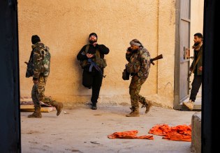 Οι ΗΠΑ ανακοίνωσαν ότι θα μεταφέρουν έως 7000 κρατουμένους της οργάνωσης ISIS από τη Συρία στο Ιράκ