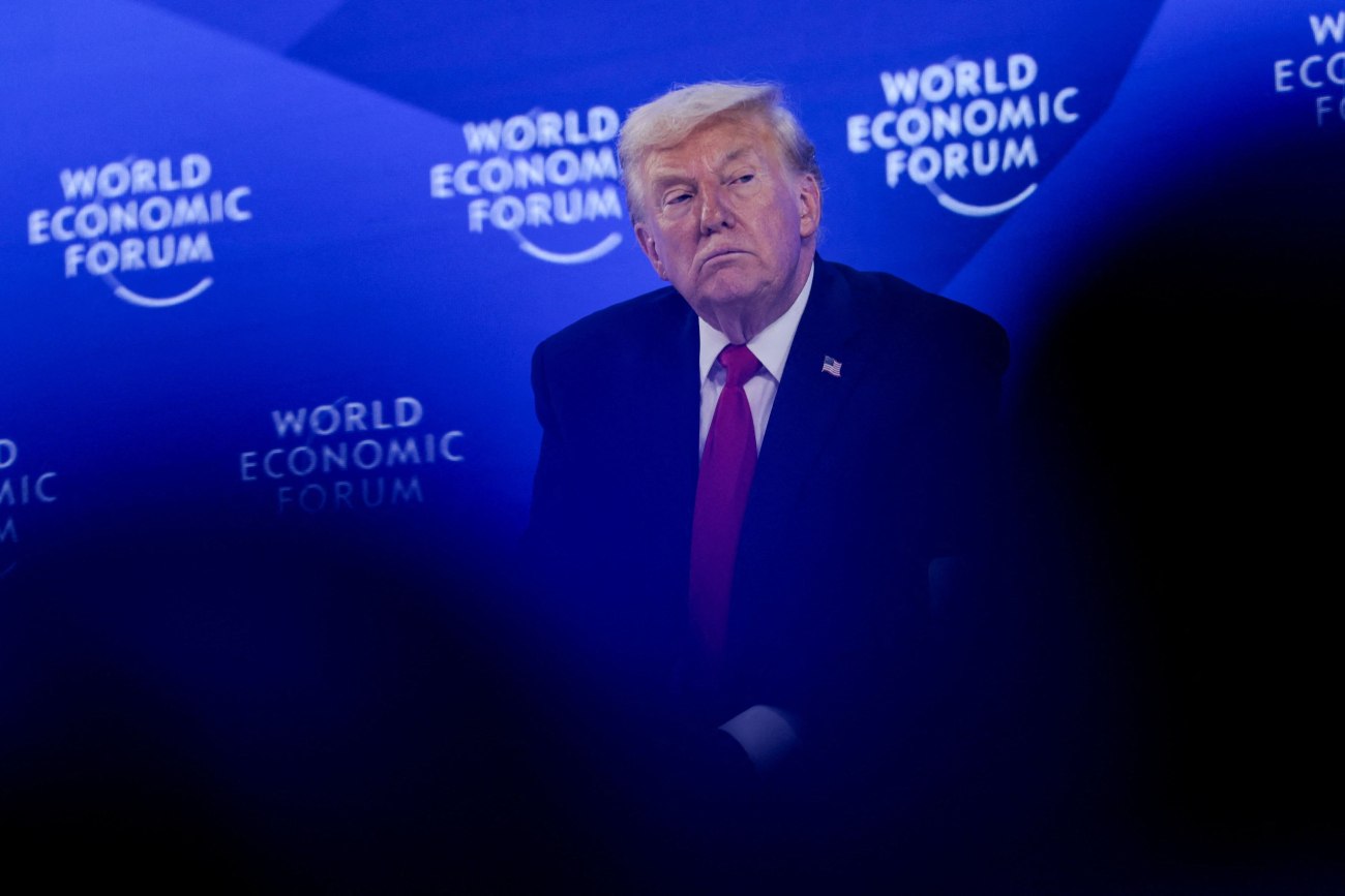 Τραμπ: «Ο πρόεδρος σκότωσε το αμερικανικό όνειρο για τους Ευρωπαίους» – Η ομιλία στο Νταβός και το ρήγμα με την ΕΕ