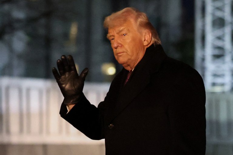 Ο Ντόναλντ Τραμπ κατηγορεί τους Δημοκρατικούς της Μινεσότας ότι «υποκινούν εξέγερση»