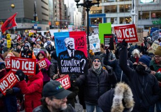 Στρατοκρατία, δολοφονίες πολιτών και φάσμα εμφυλίου- Οι ΗΠΑ σε «σημείο βρασμού» στον ένα χρόνο Τραμπ 2.0