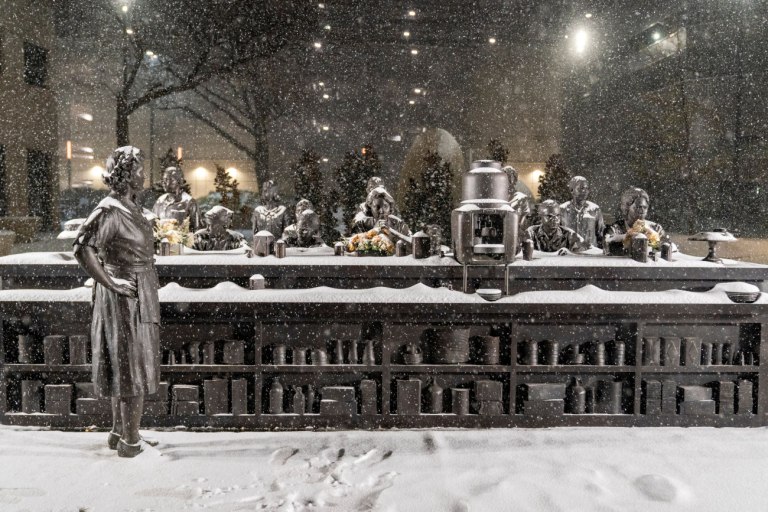 ΗΠΑ: 12 πολιτείες σε κατάσταση έκτακτης ανάγκης λόγω κακοκαιρίας – 10.000 πτήσεις ακυρώθηκαν