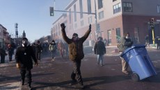 Μινεσότα: Σοκαριστικές μαρτυρίες για την «εκτέλεση» του Άλεξ Πρέτι – Μήνυση κατά της ICE, πιθανό νέο shutdown στις ΗΠΑ