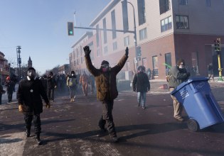 Μινεσότα: Σοκαριστικές μαρτυρίες για την «εκτέλεση» του Άλεξ Πρέτι – Μήνυση κατά της ICE, πιθανό νέο shutdown στις ΗΠΑ