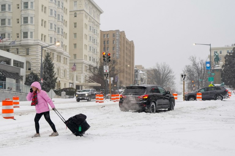 ΗΠΑ: Σε κατάσταση έκτακτη ανάγκης 17 Πολιτείες λόγω κακοκαιρίας – 800.000 νοικοκυριά χωρίς ρεύμα
