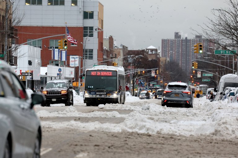 ΗΠΑ: Τουλάχιστον 17 νεκροί από τη χιονοκαταιγίδα – Επικίνδυνος παγετός και θερμοκρασίες υπό το μηδέν