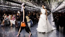 «Η αξία του σοκ πουλάει» – Η πρώτη επίδειξη Haute Couture του Τζόναθαν Άντερσον για τον Dior