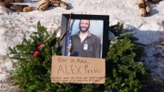 Αλέξ Πρέτι: Τρομοκράτη με το στανιό, προσπαθεί να τον βγάλει ο Τραμπ – Το βίντεο που ανάρτησε