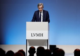 Οι μετοχές της LVMH πέφτουν, καθώς η πολυτέλεια αδυνατεί να ανακάμψει οικονομικά