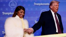 Φύκια για μεταξωτές κορδέλες: Τελικά, πήρε ή όχι «Χρυσή Κάρτα Τραμπ» η Νίκι Μινάζ;