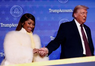 Φύκια για μεταξωτές κορδέλες: Τελικά, πήρε ή όχι «Χρυσή Κάρτα Τραμπ» η Νίκι Μινάζ;