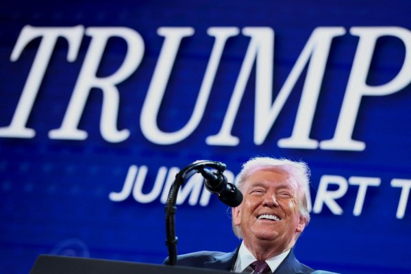 Σλοβακία και Λευκός Οίκος διαψεύδουν πως ο Φίτσο ανησυχεί για την ψυχολογική κατάσταση του Τραμπ